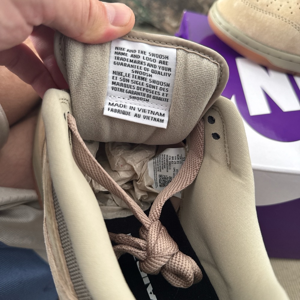 Nike Tan Sneakers Classic Low-Top Design - Picture 3 of 3